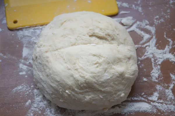 Bun Dough Baking Pizza Covered Wheat Flour Wooden Table — Stock Photo, Image
