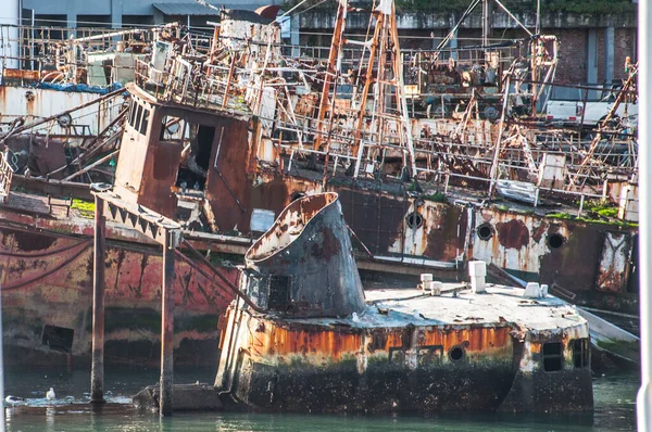 Velho Enferrujado Barco Pesca Porto — Fotografia de Stock