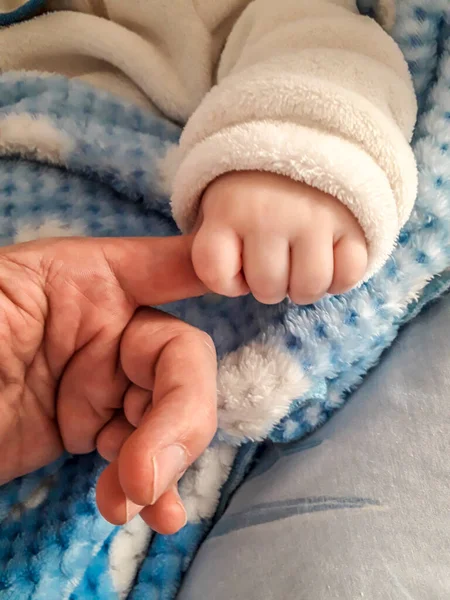 Baby Hand Holding His Father Finger — Stock Photo, Image