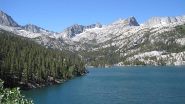 Sierra Nevada Dağları, Kaliforniya 'daki güzel yüksek yükselti gölü