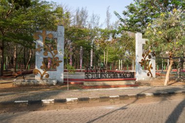 Endonezya dili, Pancasila Anıtı 'ndan geniş açıdan güzel görünüyor. 