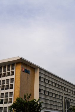 Eski şehir Jakarta, 19 Aralık 2023 - Eski şehir Jakarta 'daki bankacılık binasının alt manzarası. 