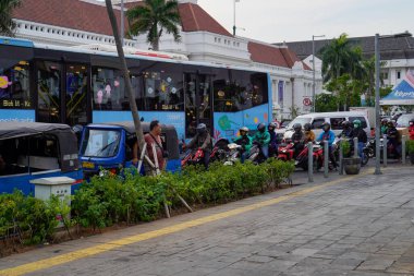 Eski Jakarta şehri, 19 Aralık 2023 - eski Jakarta şehrindeki araç trafiğinin yoğunluğu gibi görünüyor. 