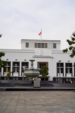 Eski şehir Jakarta, 19 Aralık 2023 - müze binasından gün batımının arka planda olduğu güzel görünüyor.