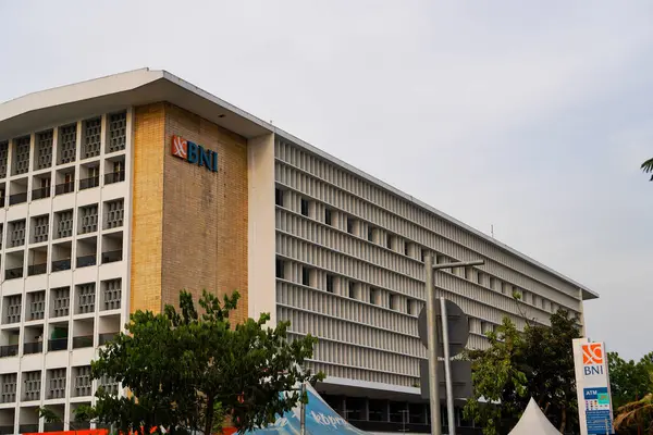 Eski şehir Jakarta, 19 Aralık 2023 - Eski şehir Jakarta 'daki bankacılık binasının alt manzarası. 