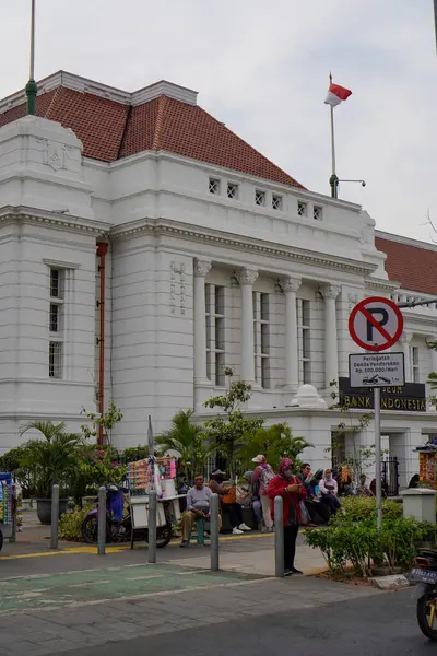 Eski şehir Jakarta, 19 Aralık 2023 - müze binasından gün batımının arka planda olduğu güzel görünüyor.