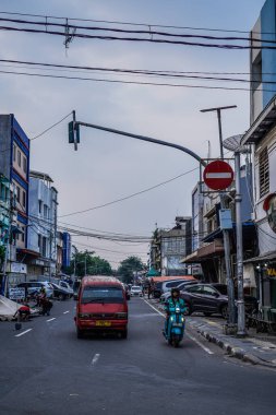 Eski şehir Jakarta, 20 Temmuz 2024 - Jakarta 'daki sokak trafiği manzaralı.
