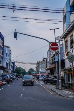 Eski şehir Jakarta, 20 Temmuz 2024 - Jakarta 'daki sokak trafiği manzaralı.