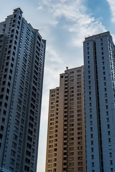 Kuzey Jakarta 'daki gökdelenlerin manzarası.