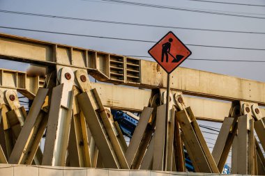 İnşaat Alanı Trafik İşaretleri, Demirden çerçeveli İşçi İşaretleri