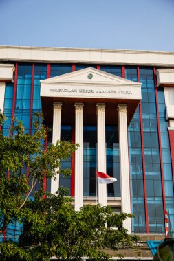 Ancol North Jakarta, 10 Ağustos 2024, Endonezya Hukuk Mahkemesi binasının önü..