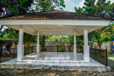 Çardak binasının dikey görüntüsü.