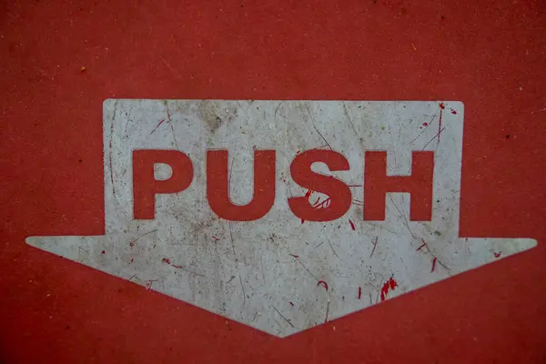 Kırmızı ile izole edilmiş 