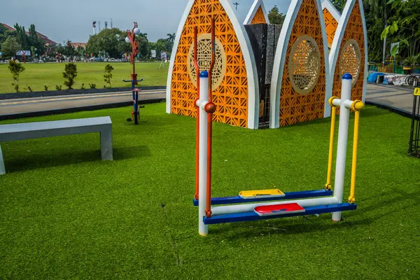 Tama 'da Çapraz Eğitmen Çocuklar, Çocuk Bahçesinde Çapraz Eğitmen Rengi, Spor Çocukları Eğitmeni.