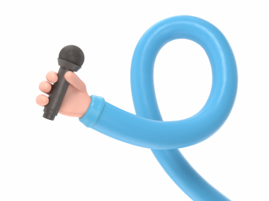 bir mikrofon tutan el