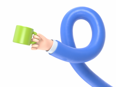 Elinde kahve fincanı olan üç adam.