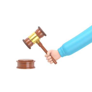 Hakim tokmağı elinde, beyaz arka planda izole..