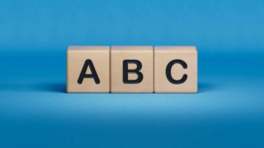 Mavi tahta küplere abc harfleri