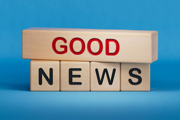 хорошие новости, слова на деревянных блоках