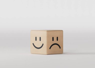 Gülüşü bembeyaz olan tahtadan bir küp