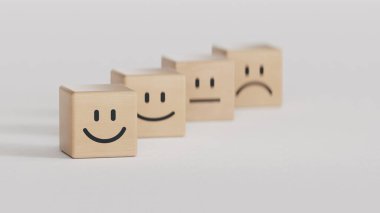 Tahta küp surat, beyaz gülücük.