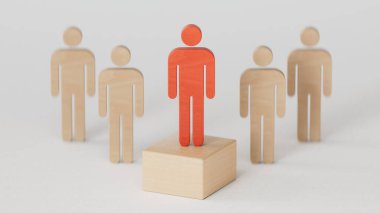 Beyaz arka planda tahtadan bir figür şeklinde bir insan figürü. 3D görüntüleme. iş ve liderlik.