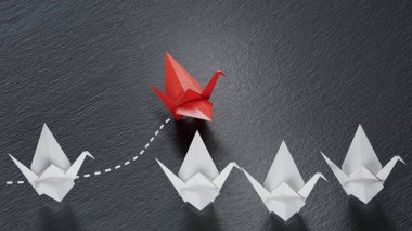 Bir grup siyah kağıt kuğu bir yöne, bir kırmızı ise diğer yöne doğru yüzüyor. Olağanüstü kişilik kavramı, toplumun temellerine aykırı davranmaktır.