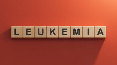 Doktor elinde kart tutuyor ve LEUKEMIa.sözcüğünü işaret ediyor. Ahşap elementlere yakın plan, kırmızı arka planda 3D İş Konsepti.