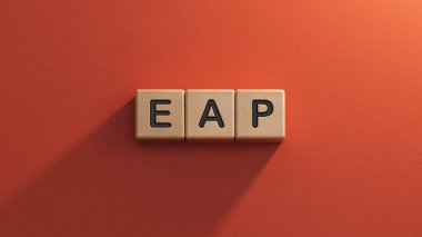 eap soruları ve cevapları ahşap küpte. Ahşap elementlere yakın çekim, İş Konsepti 3D kırmızı arka planda görüntüleme.