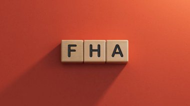 FHA sembolü. Tahta küpler FHA sözcüğünü, federal konut yönetimini oluşturur. Ahşap elementlerin kapatılması, kırmızı arka planda 3D İş Konsepti.