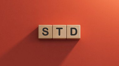 Tahta küple ilgili STD sözcüğü. Ahşap elementlere yakın çekim. Kırmızı arka planda 3D İş Konsepti..