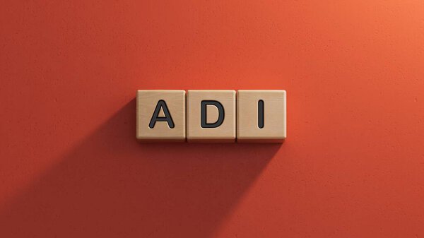 Надпись на деревянных кубиках, крупный план деревянных элементов, 3D-рендеринг на красном фоне.