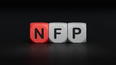 Kelime NFP. Kullanılabilir harf içeren ahşap küçük küpler. Ahşap elementlere yakın, siyah arkaplanda 3D iş konsepti.