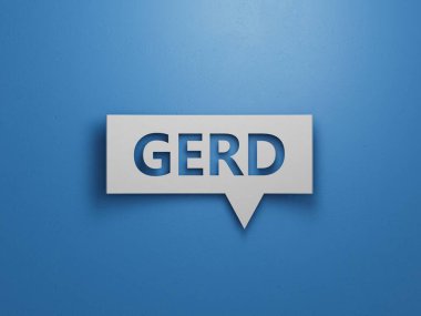 GERD. Konuşma baloncuğunda metin kısaltması. Mavi arkaplan üzerinde beyaz kesimli 3D kağıt işlemeli minimal soyut tasarım.