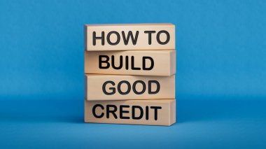 Nasıl iyi bir kredi sembolü oluşturulacağını. Sözcük kavramları Tahta bloklar üzerinde nasıl iyi kredi oluşturulur. İş dünyası ve mavi arka planda nasıl iyi kredi konsepti 3D oluşturulur.