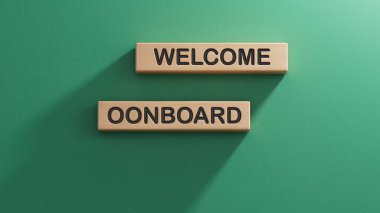 Gemiye hoş geldiniz. Sözcük kavramları Tahta bloklara hoş geldiniz. İş ve Hoşgeldin konsepti. Tahta küp bloklar. Alan 3D görüntülemesini yeşil arkaplana kopyala.