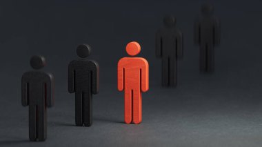 Kalabalıktan ve farklı yaratıcı fikir kavramlarından, hiyerarşiden, güçten, daha iyi ve daha yüksek bir seviyeden farklı olandan sıyrılmanın keyfini çıkarın. Bireysellik. Eşsiz. Yönetim ve lider kavramı.