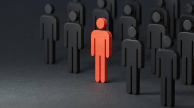 Tahta sarısı takım grubunda duran kırmızı ahşap figür güç ve güç gösterisi yapıyor. İş dünyası liderleri başarılı ve kazanan konsept için rekabet halindeler. Lider komutu ve emri