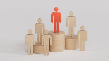 Tahta bir taş piramidin üzerinde duran tahta bebek. kariyer merdiveni kavramı, beyaz arkaplanda 3D kopyalama alanı ile iş hiyerarşisi.