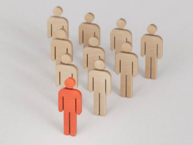 Kalabalık bir iş örgütü. Liderlik ve takım çalışması. İş stratejisini, liderliği ve yönetimini temsil etmek için mükemmel bir kavram..