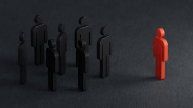 Ayrımcılık kavramı. Gruptan uzak duran tek bir tahta çivi. İş stratejisini, liderliği ve siyah arka planda oluşturulan 3D yönetimini temsil etmek için mükemmel..