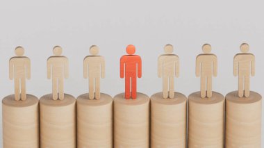 Liderlik konsepti, Tahta Bebek 'in kırmızı piyonu, Tahta Bebekler kalabalığının önünde duruyor. İş başarısı kavramına sahip liderlik. Beyaz arkaplanda 3B görüntüleme.