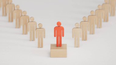 Tahta figürlerden oluşan bir kalabalık kayıp bir çocuğun etrafını sardı. Ailelerini kaybeden ebeveynler küçük bir çocuktur. Bir yetim, bir dilenci, beyaz arka planda yalnız bir çocuk..