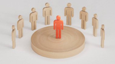 Altın dart tahtasının ortasında 3D kırmızı King satranç figürü. Hedefe kilitlendik. Ticari yatırım hedefi, fikir meydan okuması, beyaz fon üzerine objektif strateji 3D sunumu.