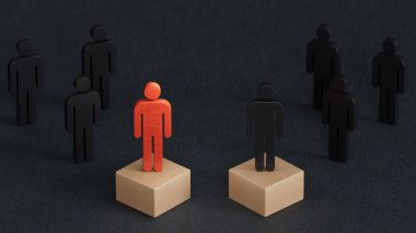 İki takımın liderleri, yoğun bir şekilde başarılı takım liderleri olarak kalabalıktan öne çıktılar. Siyah arka planda 3D konsepti ile liderliği sürdürüyorlar..