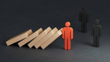 Liderlerini temsil eden tahta bebekler çalışanların üzerine domino taşının düşmesini engelliyor. İş stratejisi. İş dünyasının liderliği siyah arkaplanda 3D tasvir ediliyor..