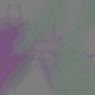 Elinde makas olan birinin mor ve beyaz bir fotoğrafı.