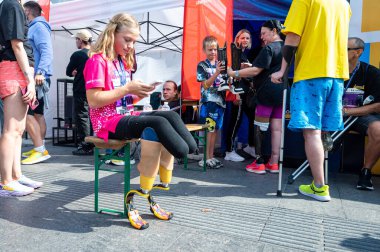 LVIV, UKRAINE, SEPTEMBER 3, 2023 Lviv Kırılmamış Yarım Maraton 2023 Nezlamni rehabilitasyon merkezi hastaları için