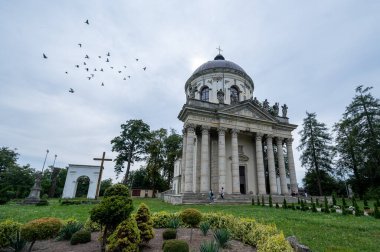 LVIV, UKRAINE, 23 Eylül 2023 Pidhirtsi Kalesi. Ukrayna 'nın batısındaki Lviv Oblastı' nın Pidhirtsi köyünde, Lviv 'in 80 kilometre doğusunda bulunan bir kale-kale yerleşkesi..