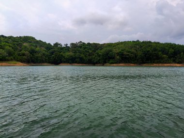 Güzel bir depo, manzaralı bir yer.